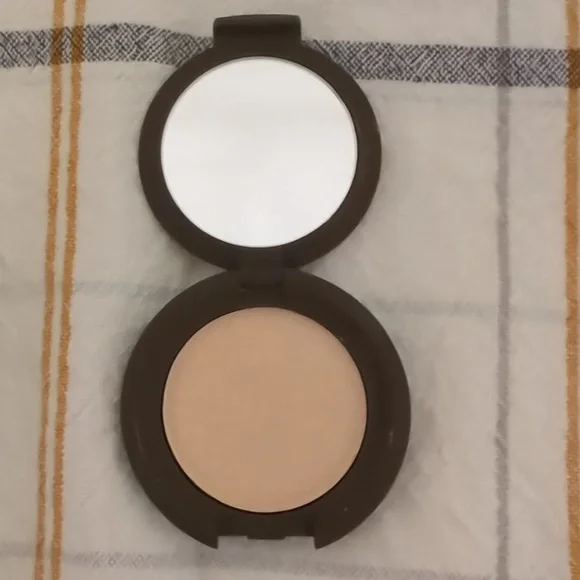 Makeup bundle -Mac eyeliner, Becca highlighter - Picture 6 of 9